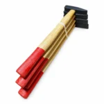 Marteau de serrurier à manche en bois, extrémité rouge et tête noire